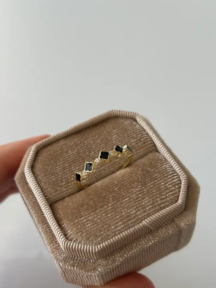 Minimal Siyah Yonca Yüzük