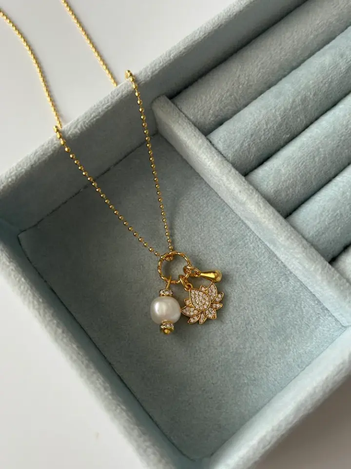 Zirkon Lotus Çiçeği/İnci Charm Kolye