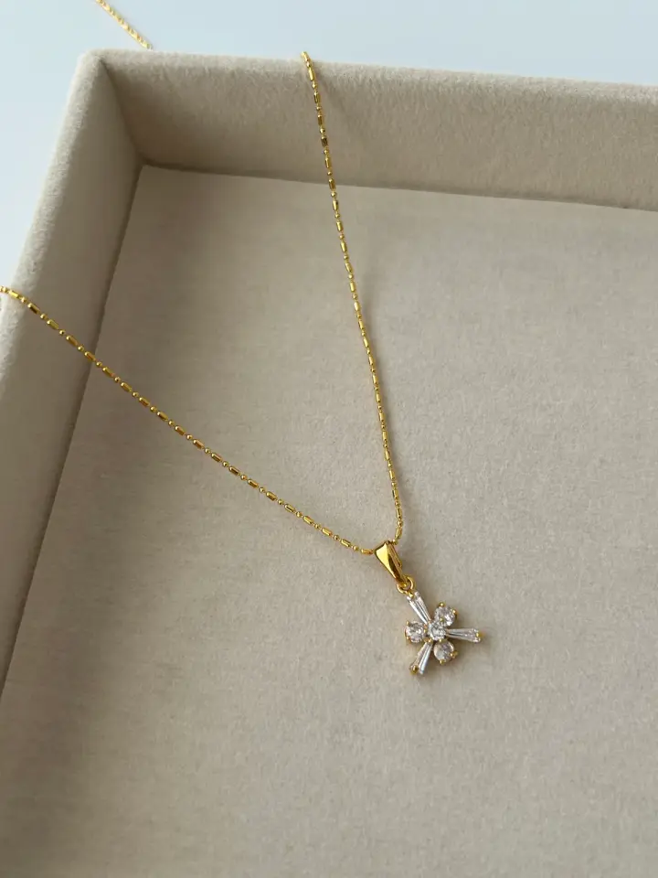 Zirkon Çiçek Charm Kolye