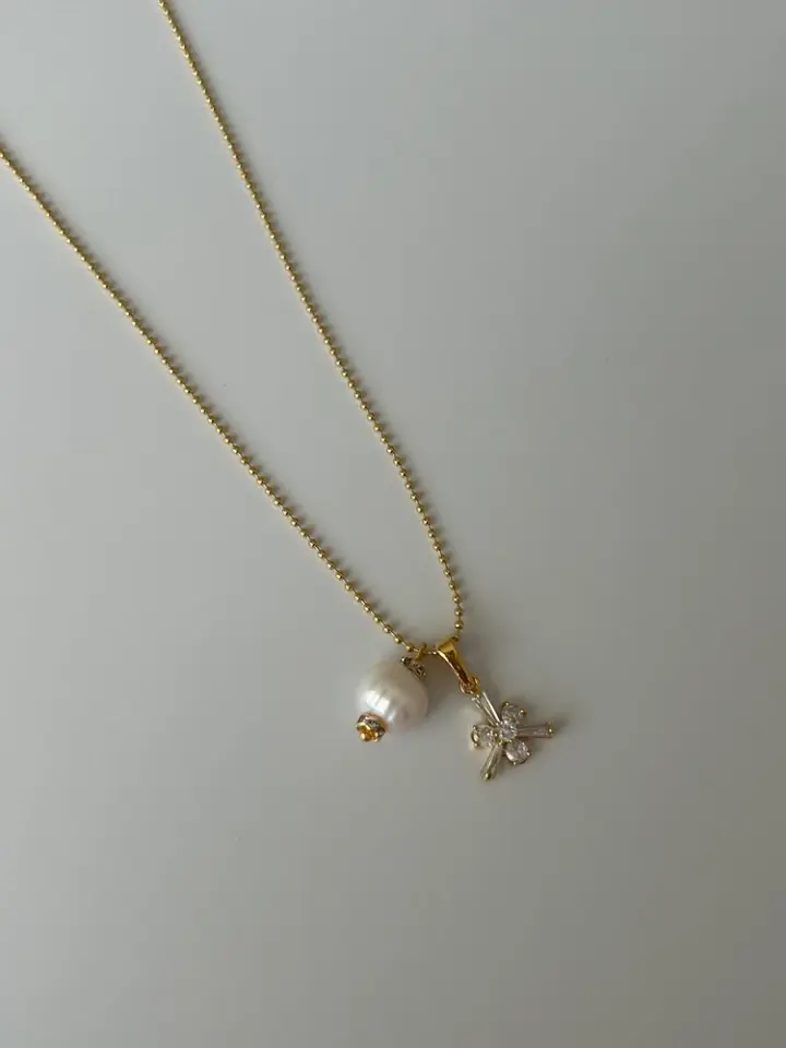 Zirkon Çiçek/İnci Charm Kolye