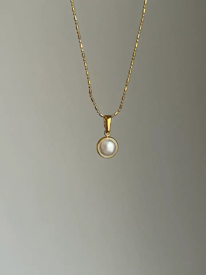 Beyaz Cam Charm Kolye